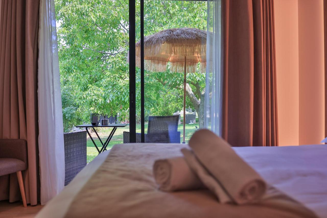 Logis Hôtel&Spa Déjeunez Sous L'Arbre Rousset  Esterno foto