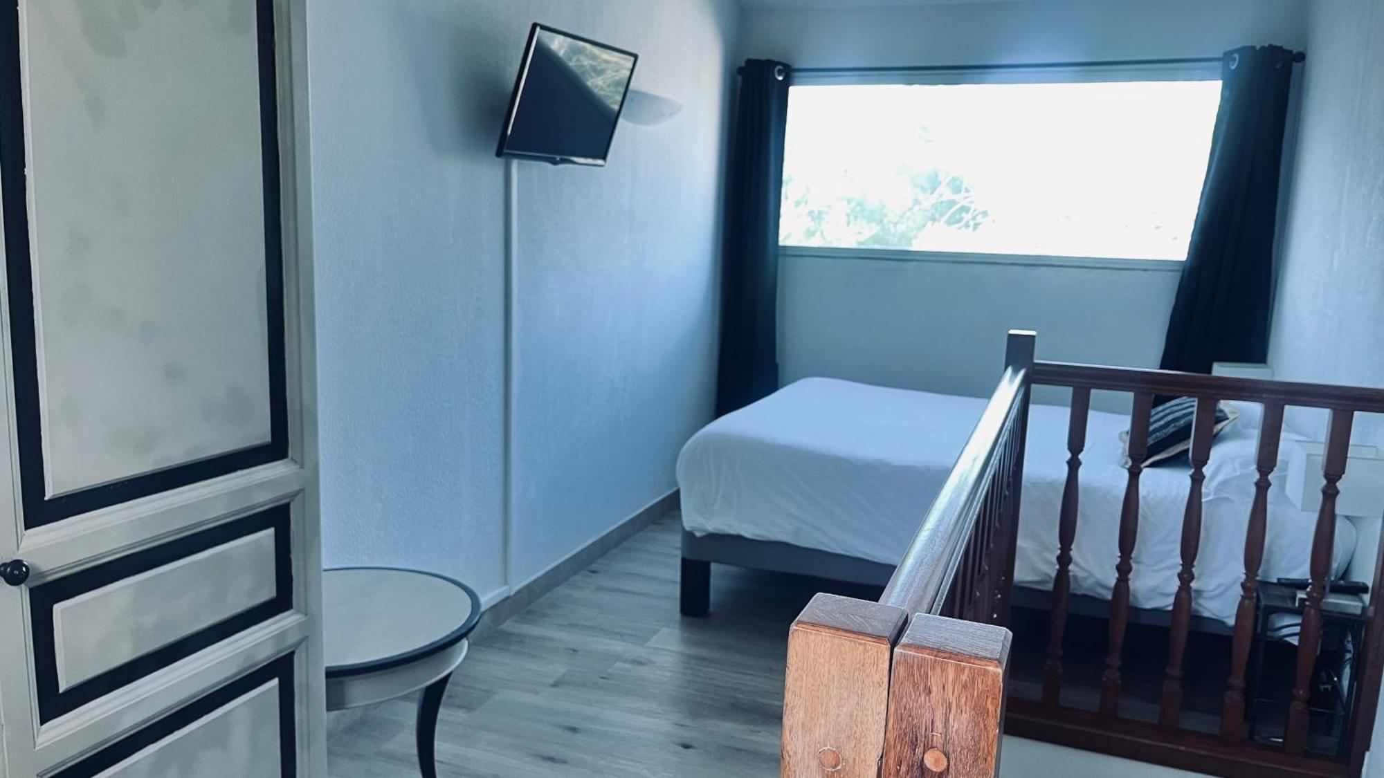 Logis Hôtel&Spa Déjeunez Sous L'Arbre Rousset  Esterno foto